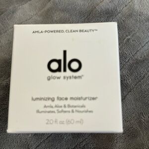 Luminizing face moisturizer!20fl oz bnib